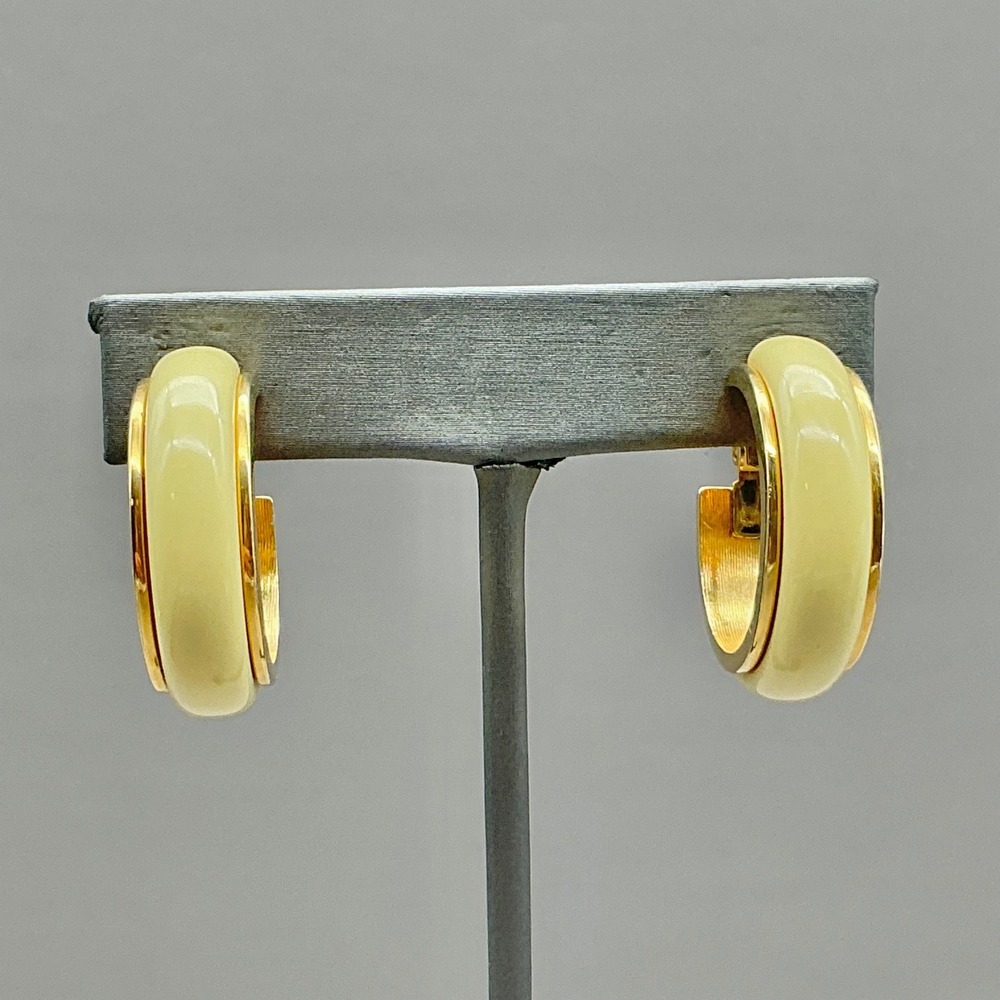Avon Hoop Earrings Women Cream Enamel Gold Tone Vintage Chunky Clip On Jewelry